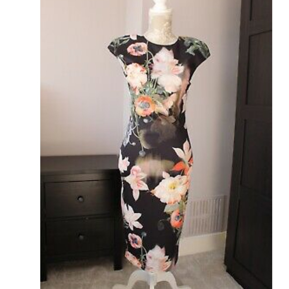 Beautiful bodycon dress!